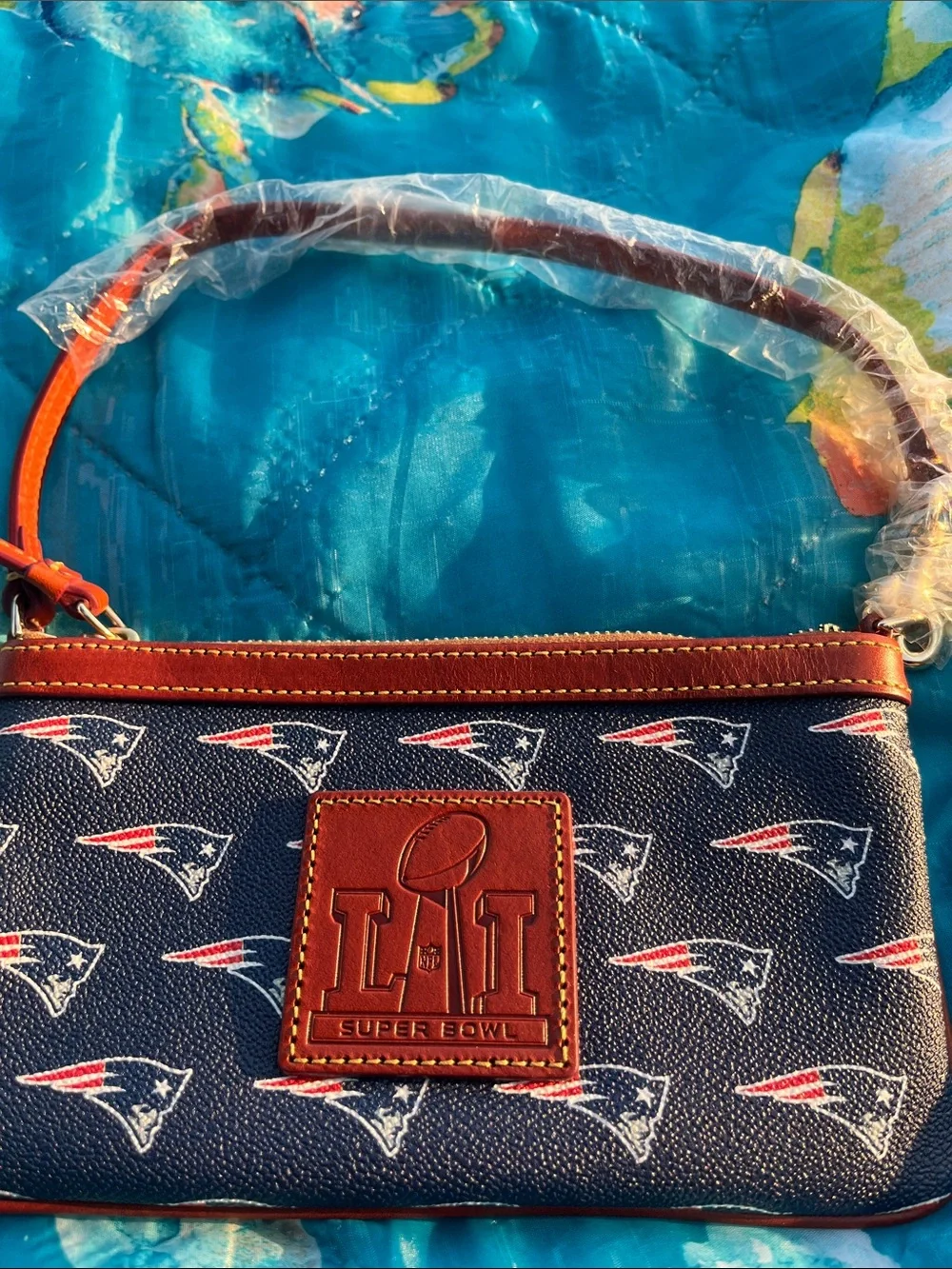 Dooney & Bourke compact dooney